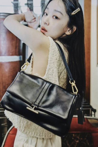韩国女艺人李珠明最新品牌代言写真露修长白皙美腿