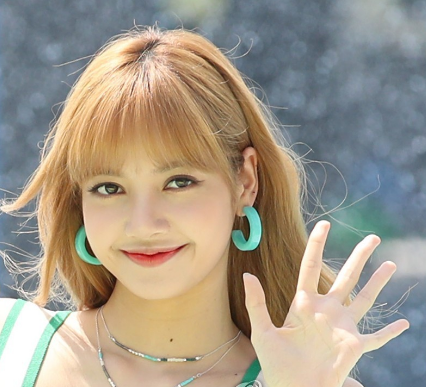 BLACKPINK成员LISA