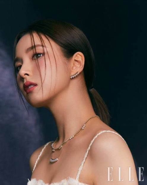 韩国女艺人申世景