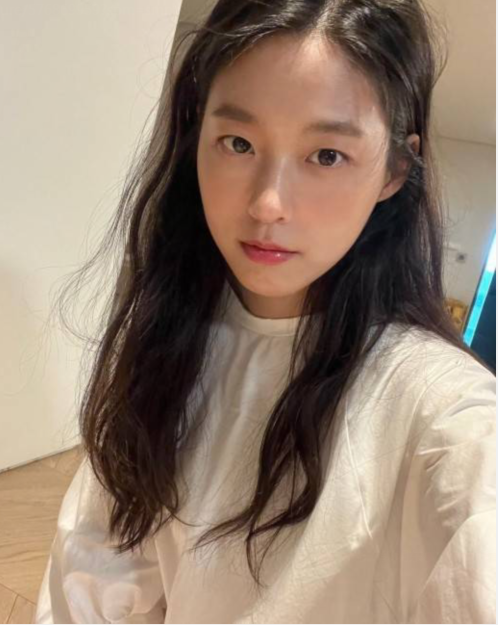 韩国女艺人雪炫