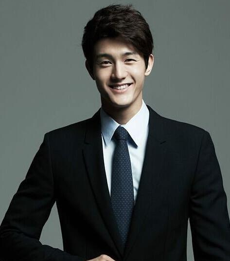 韩国演员李己雨（李基宇）