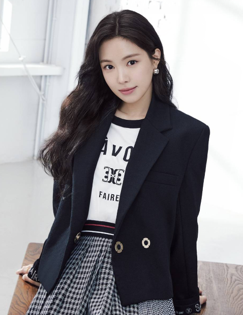 韩国女艺人孙娜恩
