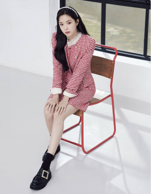 韩国女艺人孙娜恩