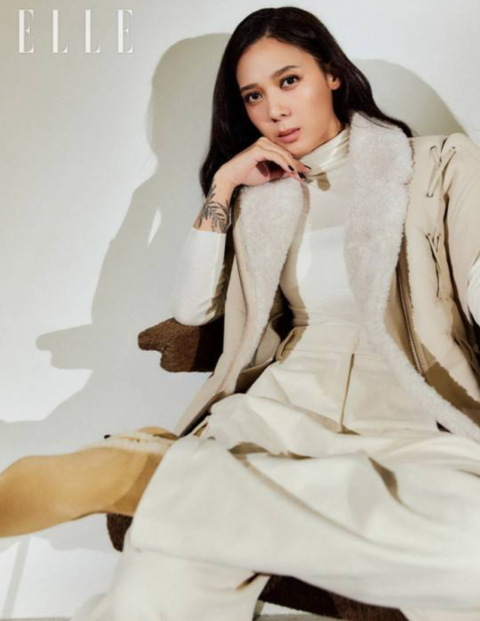 韩国女歌手尹美莱最新杂志宣传照展现优雅大气一面