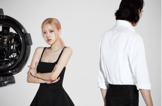 BLACKPINK成员ROS&Eacute;朴彩英