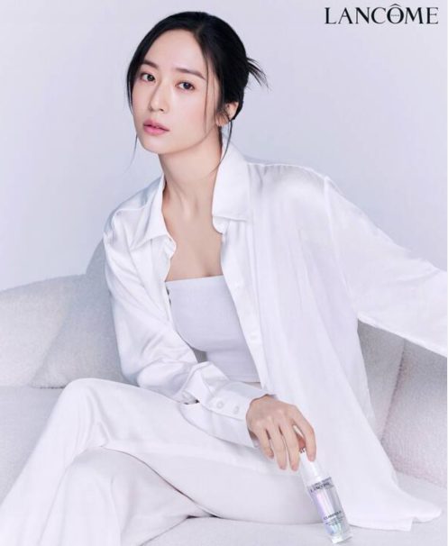 韩国女艺人郑秀晶