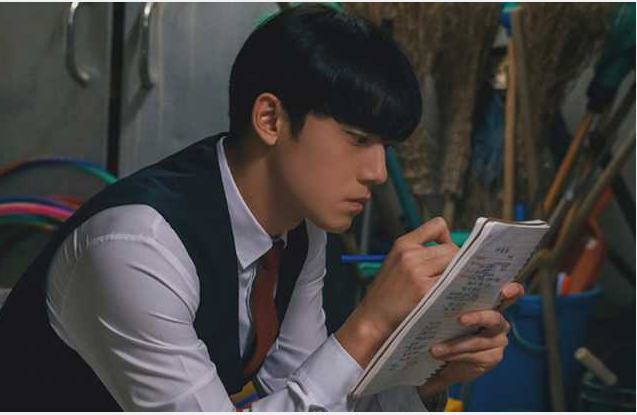 9YU~M82A}O{C$]U{Q)47_QE