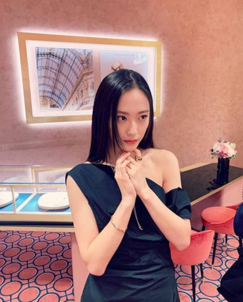  韩国女艺人郑秀晶