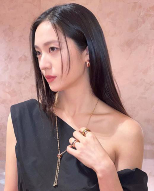  韩国女艺人郑秀晶