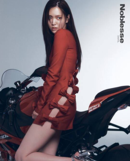 韩国女艺人金智恩