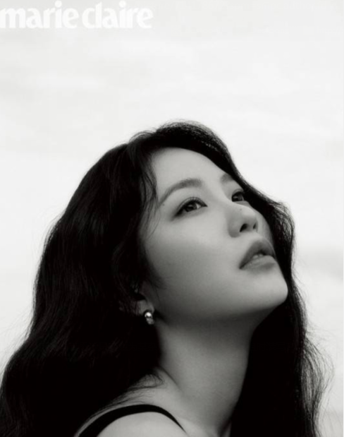 韩国女艺人申艺恩
