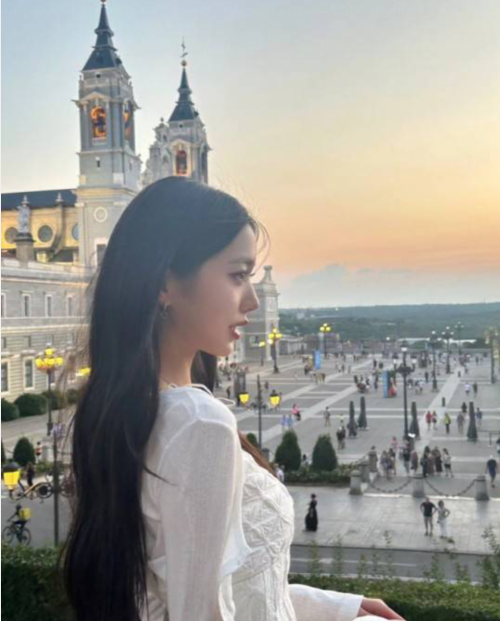 IVE成员张元英