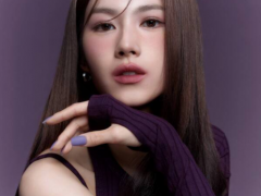 TWICE成员SANA美妆品牌宣传照 变身“紫色魅惑精灵”
