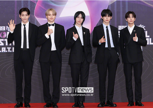 1@KNHPQU1TC$CK$)MV9({}7