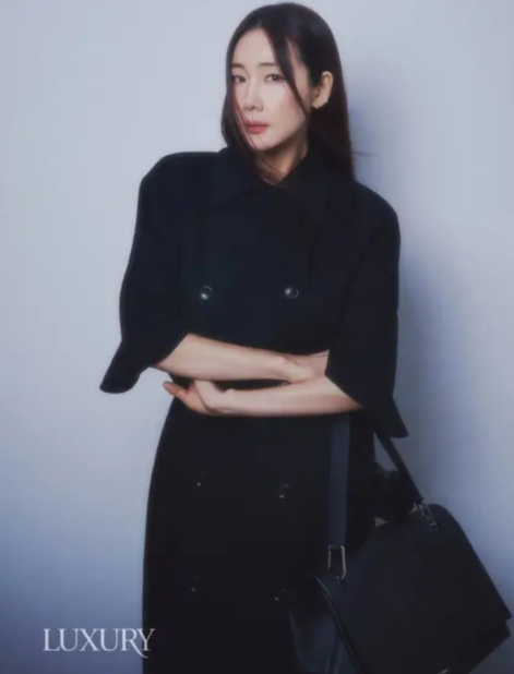  韩国女艺人崔智友