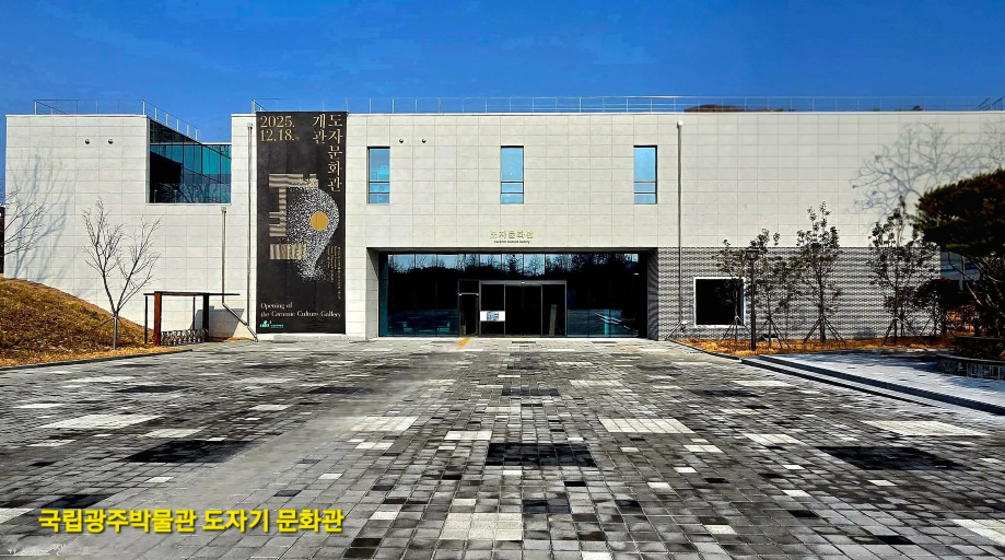 `5YF}EF5DD~5HZZ_I8H9E8H